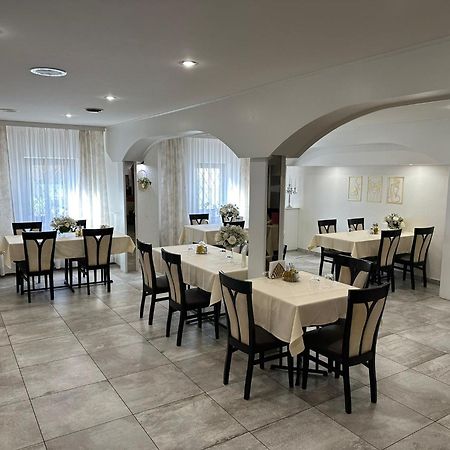 Golden Golem Hotel & Spa プラハ エクステリア 写真