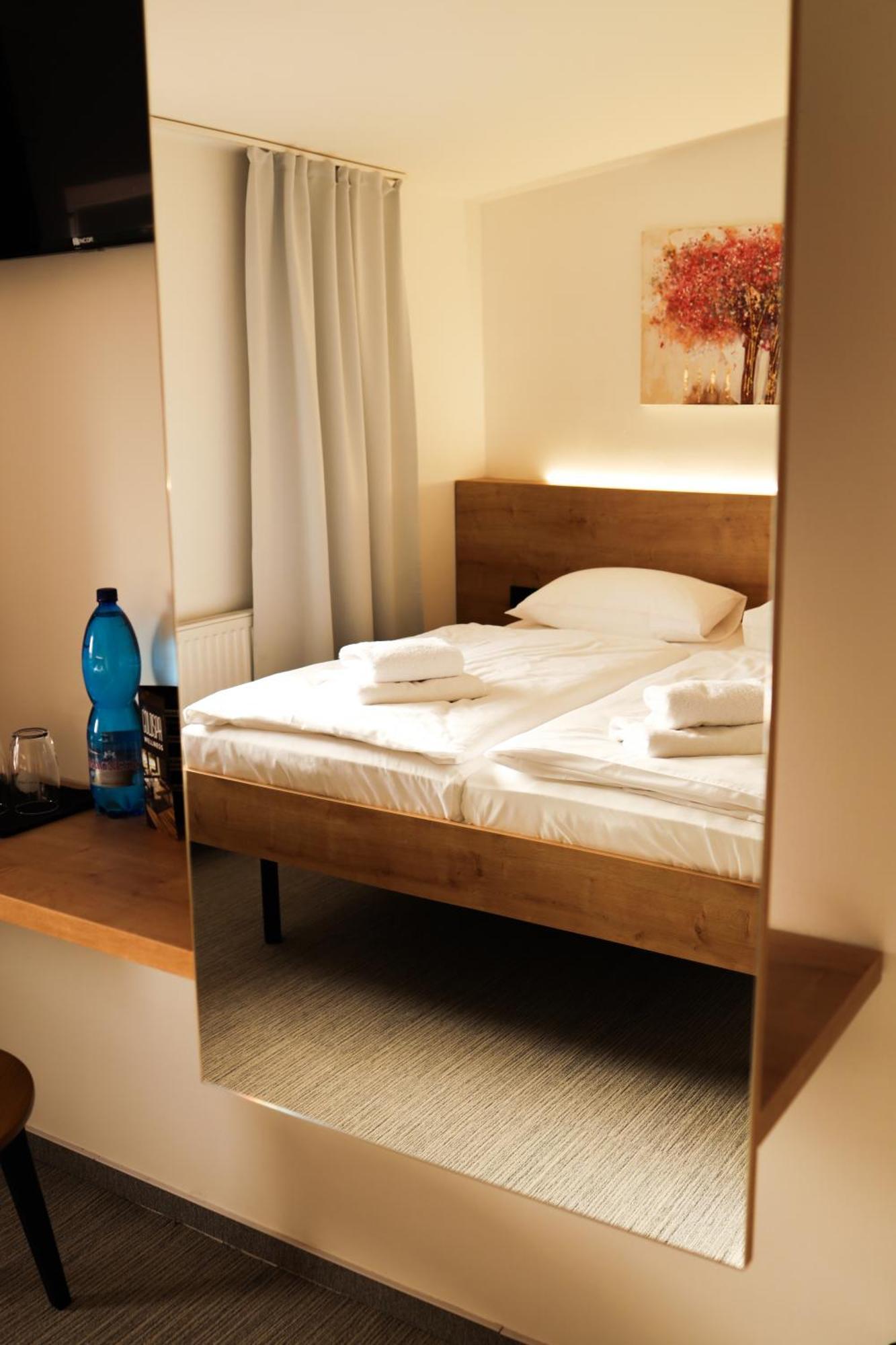 Golden Golem Hotel & Spa プラハ エクステリア 写真