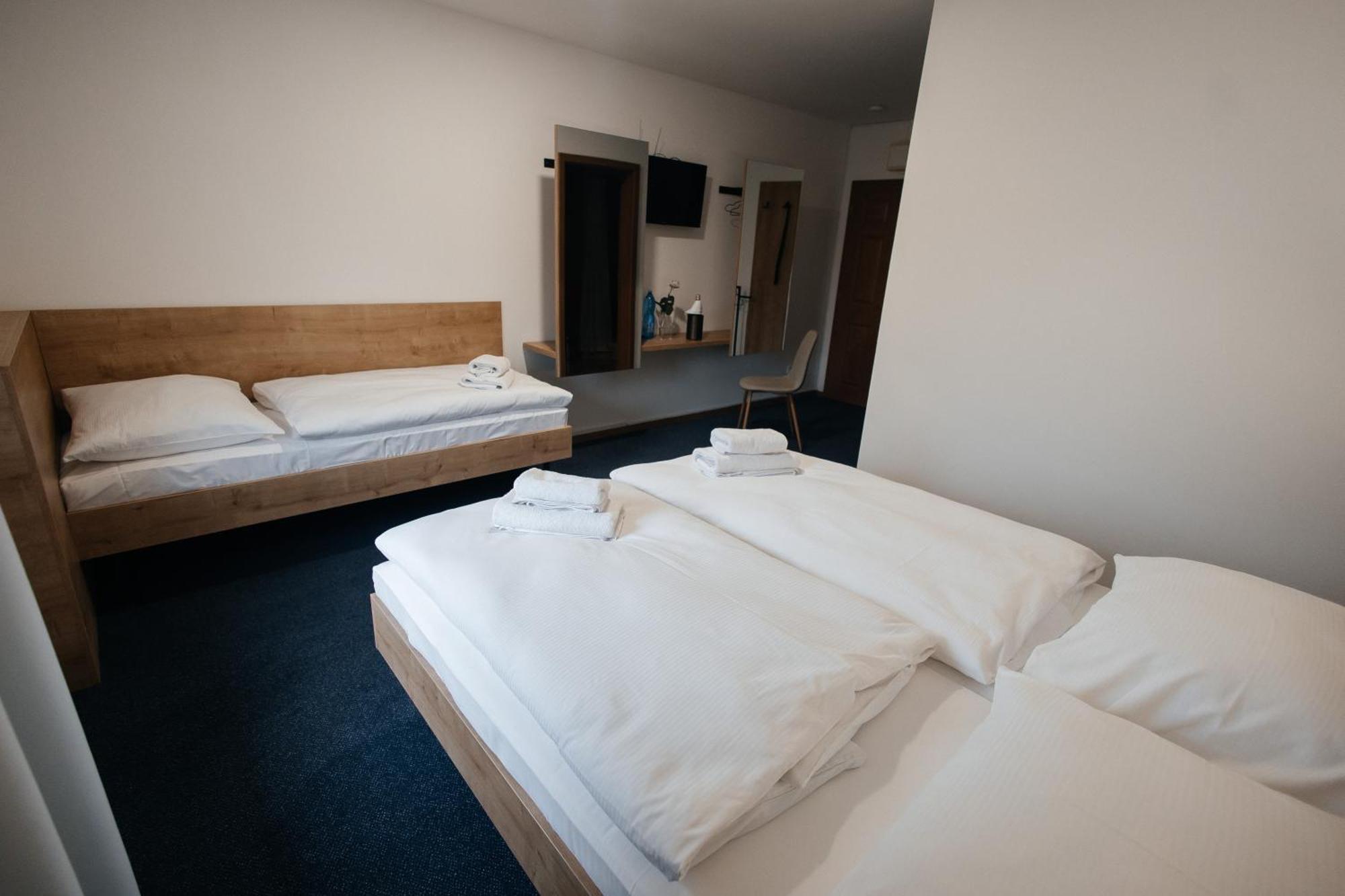 Golden Golem Hotel & Spa プラハ エクステリア 写真