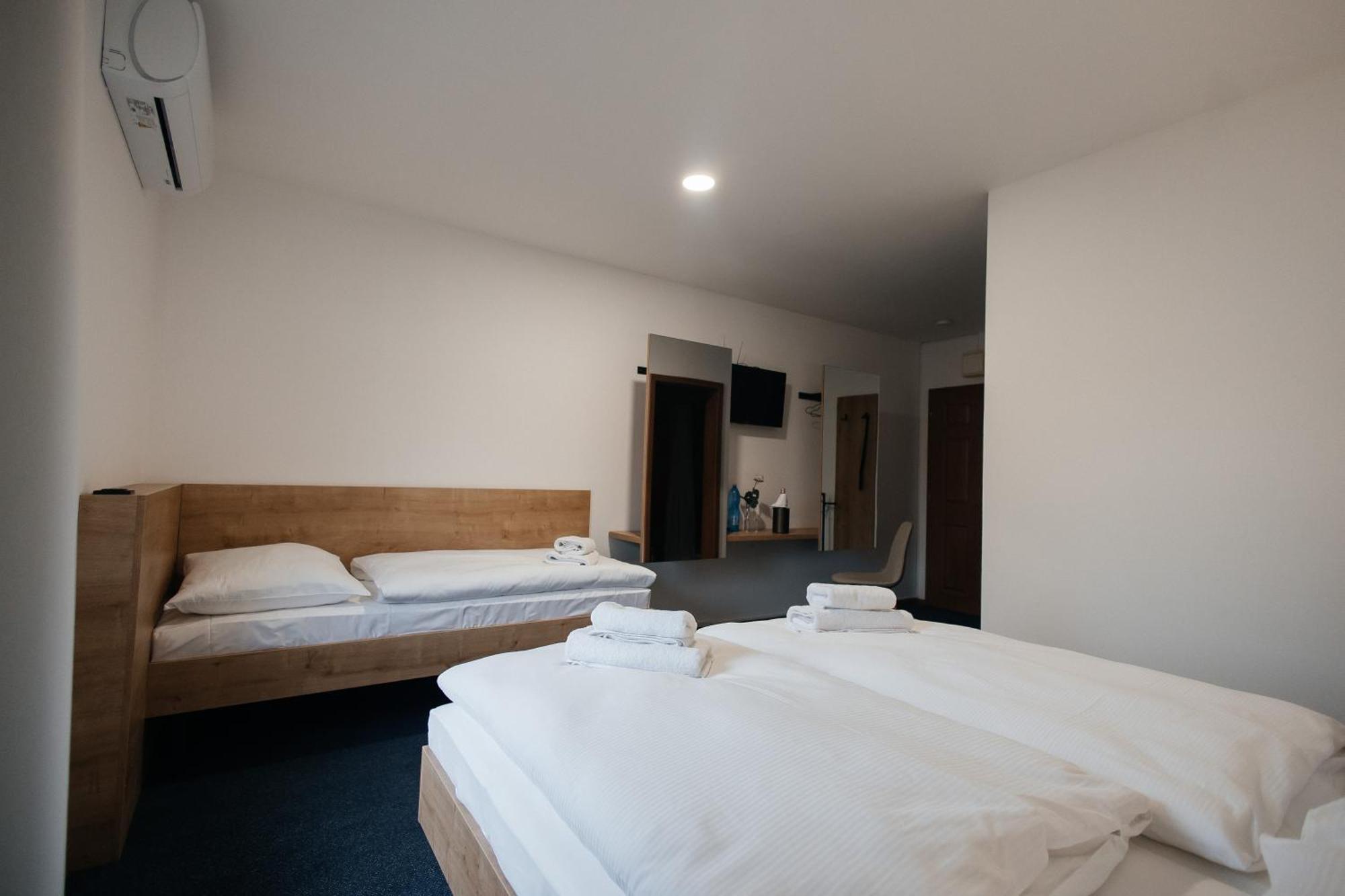 Golden Golem Hotel & Spa プラハ エクステリア 写真