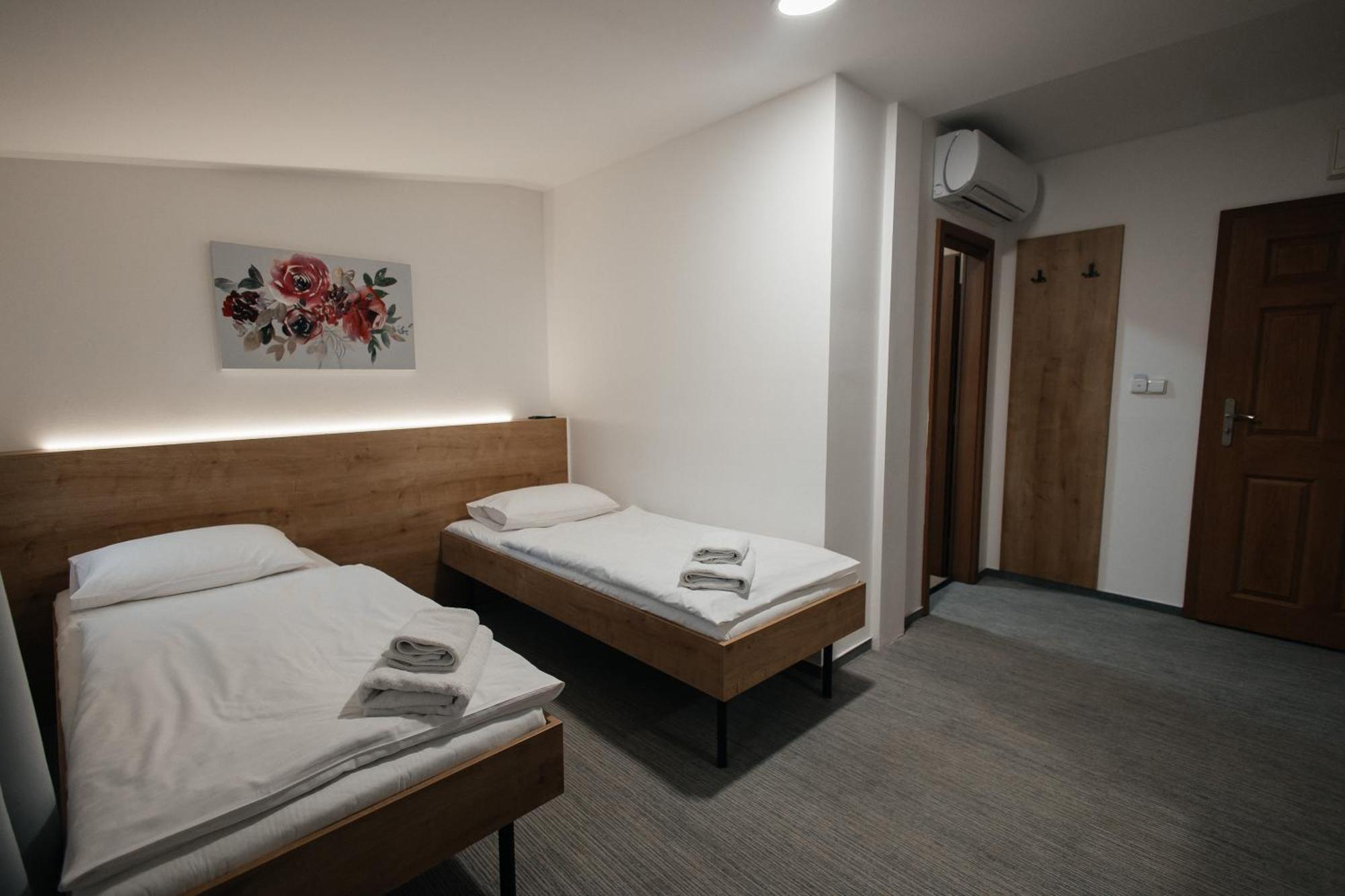 Golden Golem Hotel & Spa プラハ エクステリア 写真