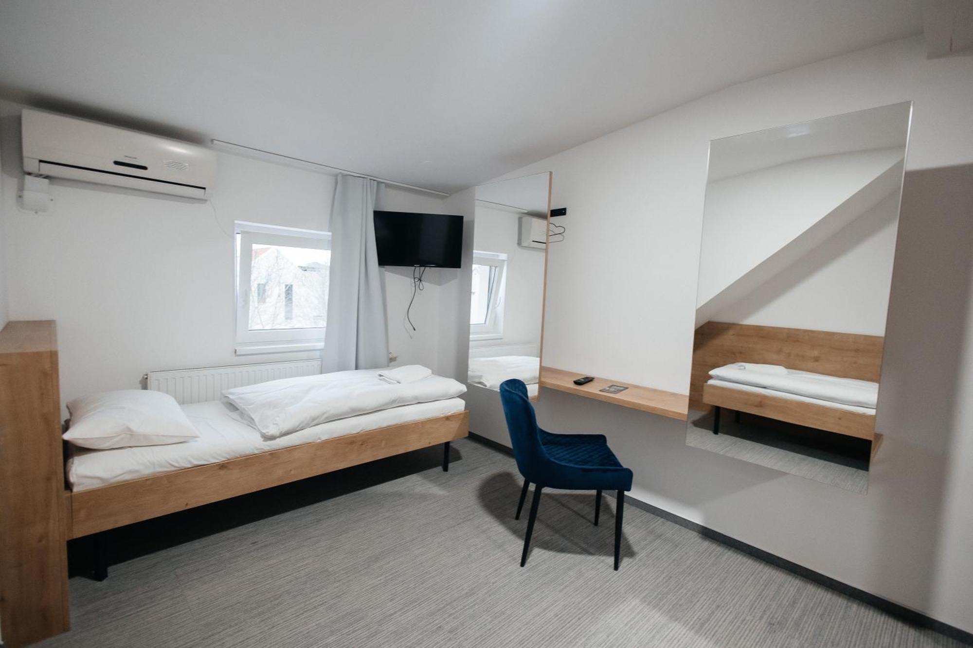 Golden Golem Hotel & Spa プラハ エクステリア 写真