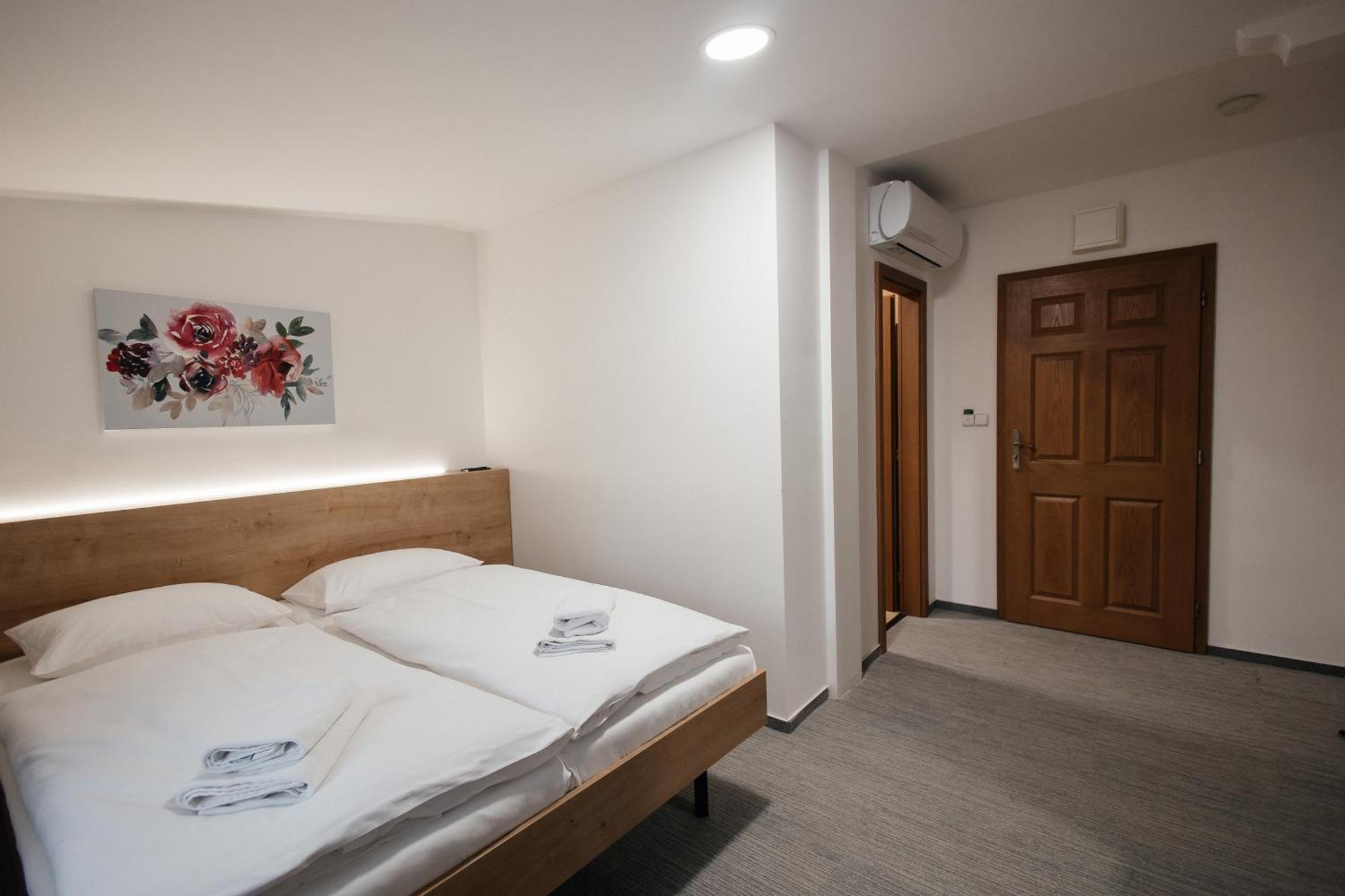 Golden Golem Hotel & Spa プラハ エクステリア 写真