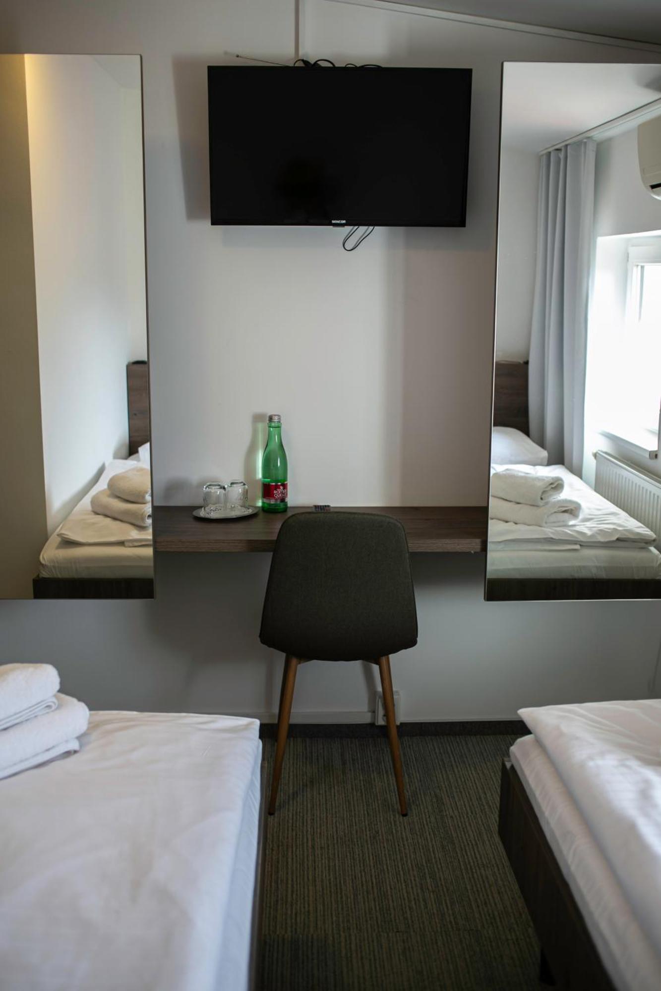 Golden Golem Hotel & Spa プラハ エクステリア 写真